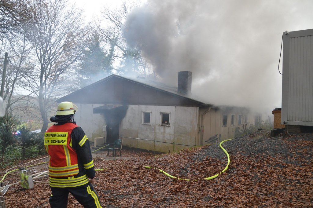 Feuer Asylantenheim Odenthal Im Schwarzenbroich P17.JPG - MIRKO_WOLF